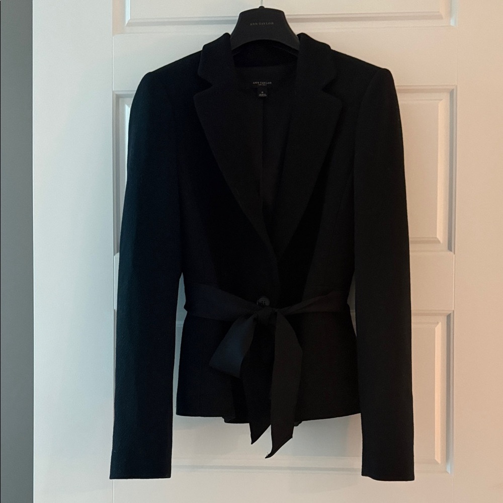 Ann Taylor Classic Black Blazer 100% Wool Fitted Waist with Single Button & Tie